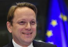 Оливер Вархељи: Србија и Косово морају да уложе значајне напоре како би постигли свеобухватан правно обавезујући споразум о нормализацији односа