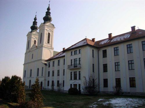 Samostan_i_crkva_Tolisa_02